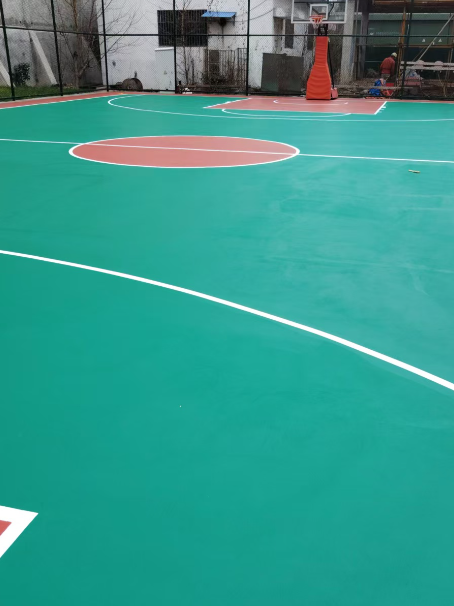 梁溪 球场长期使用易出现地面开裂